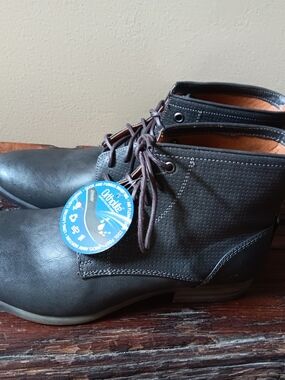 NWT XP Dry Goods Men’s Ankle Chukka Boots – Size US 8 / EU 41.5 – Dark Grey